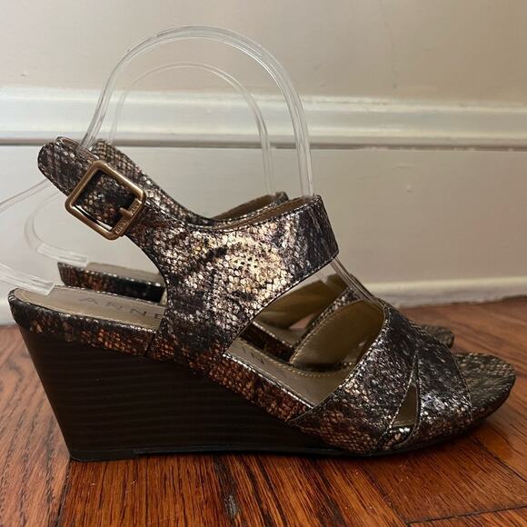 Anne Klein Brown Bronzy Snakeskin Print Askarry I Flex Wedge Sandals Size 7 Moto - Picture 2 of 16